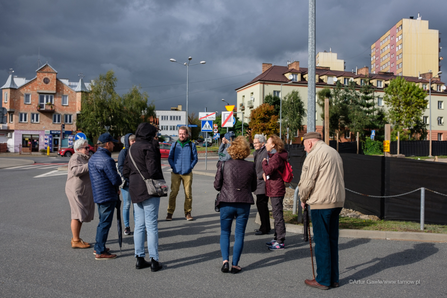 spacerki po grabówce odbędą się niedzielę o godzinie 15.30, zbiórka przy 2 LO